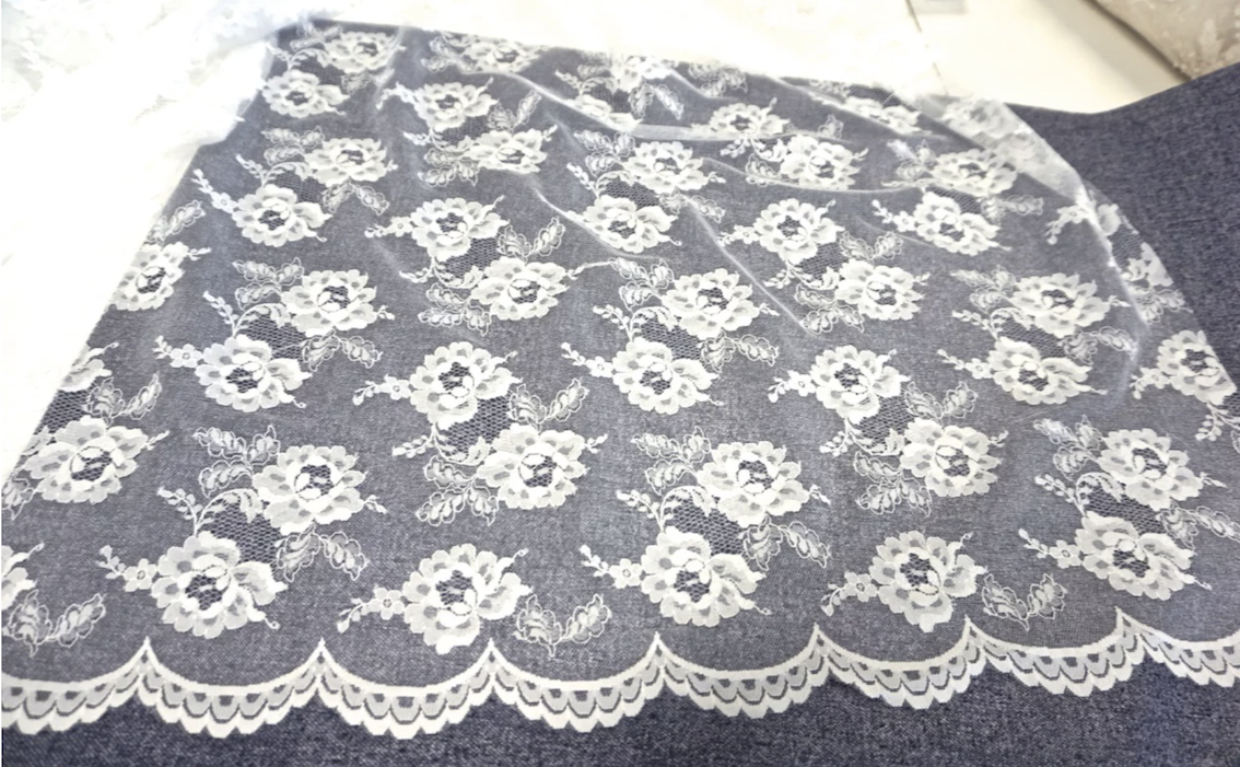 White scalloped on sale lace fabric