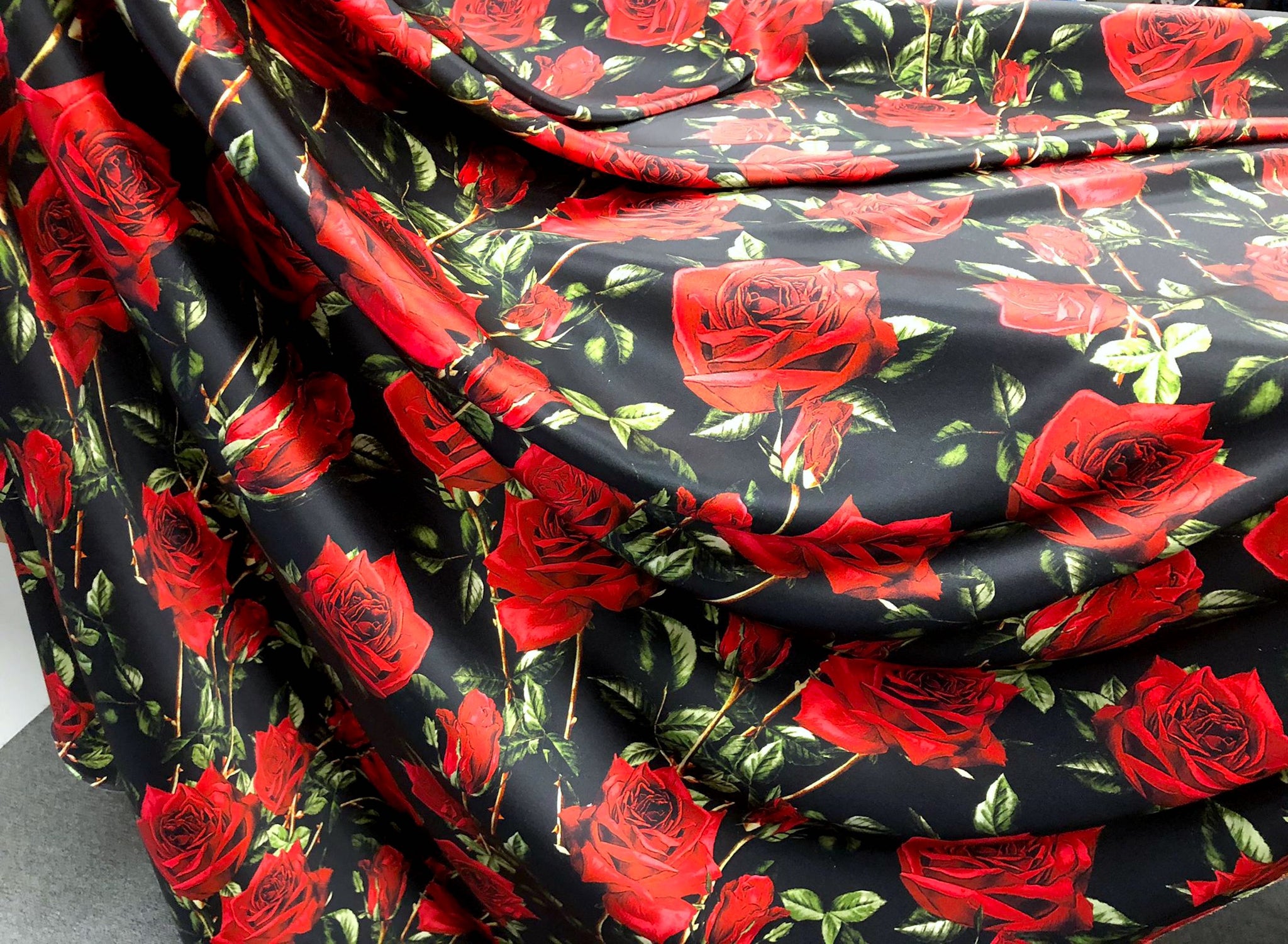 D&G Roses Amore Silk Satin, on Black