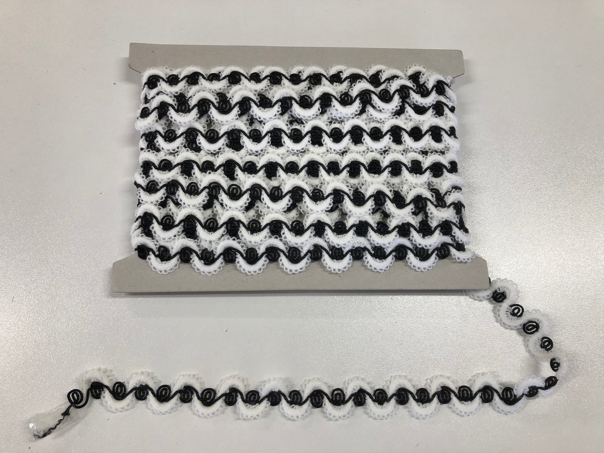 Black & White Waves Braid Trim