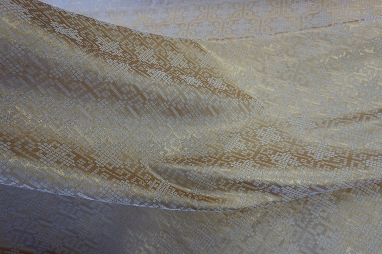 LAST PIECE: 1.0 mt Gold Geometric Jacquard Suiting