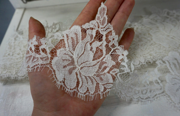 Scalloped Ivory French Lace Trim