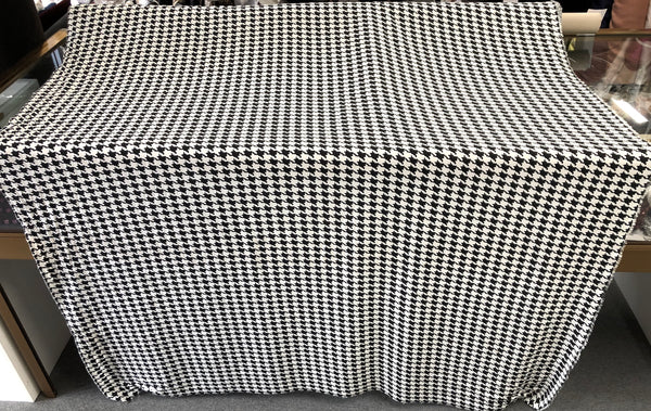 Houndstooth Print on Soft, Lightweight Poplin Shirting