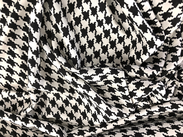 Houndstooth Print on Soft, Lightweight Poplin Shirting