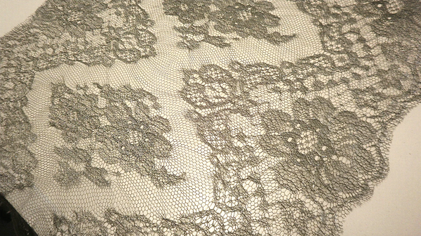 LAST PIECE: 1.8 MT  Pewter Metallic French Chantilly Lace Double Scallop Trim